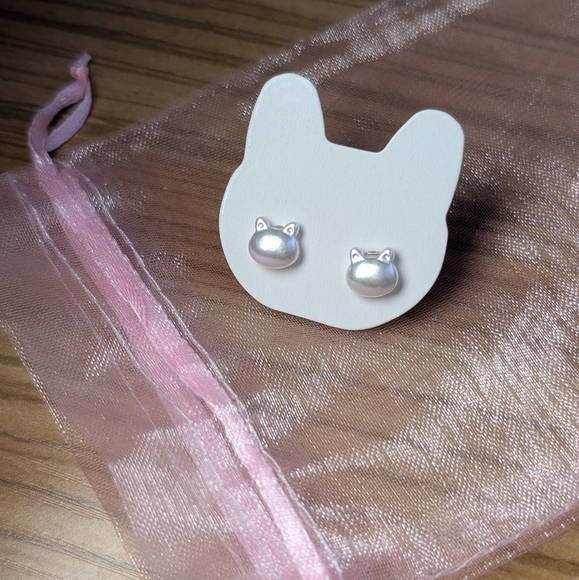 Gold + Pearl cat stud earrings kitten kitty acrylic NEW jewelry Girl Teen Adult - Picture 3 of 4